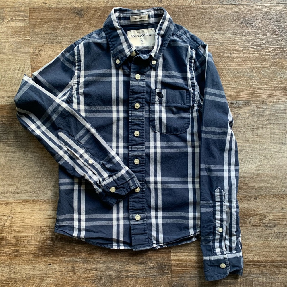 A&F Kids Boys Sm Blue Muscle Collar Button Shirt